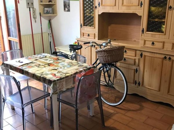 appartamento in vendita a Massa in zona Marina di Massa