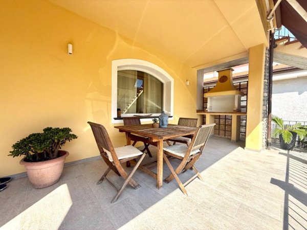 casa indipendente in vendita a Massa in zona Mirteto