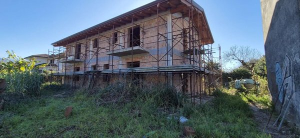 casa indipendente in vendita a Massa in zona Mirteto