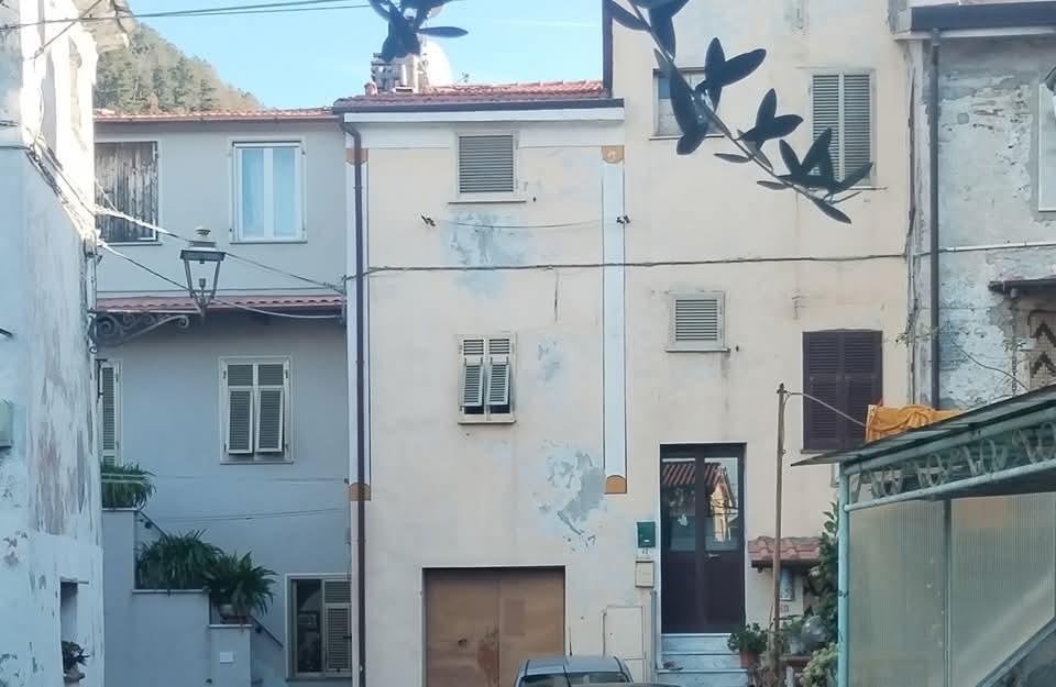 casa indipendente in vendita a Massa in zona Centro Storico