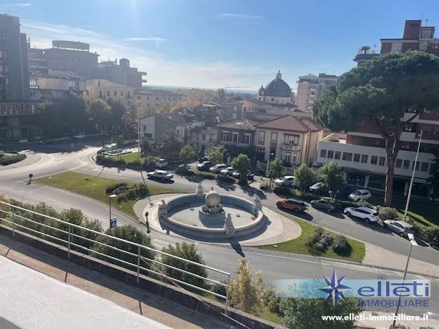 appartamento in vendita a Massa in zona Centro Storico