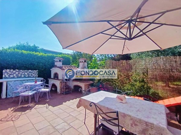 casa indipendente in vendita a Massa in zona Marina di Massa
