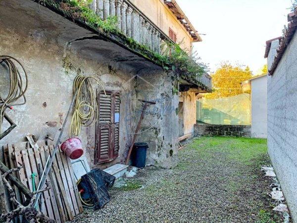 casa indipendente in vendita a Massa in zona Quercioli