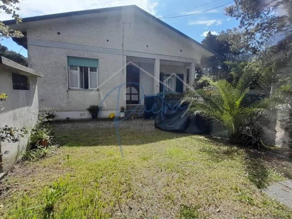 casa indipendente in vendita a Massa in zona Marina di Massa