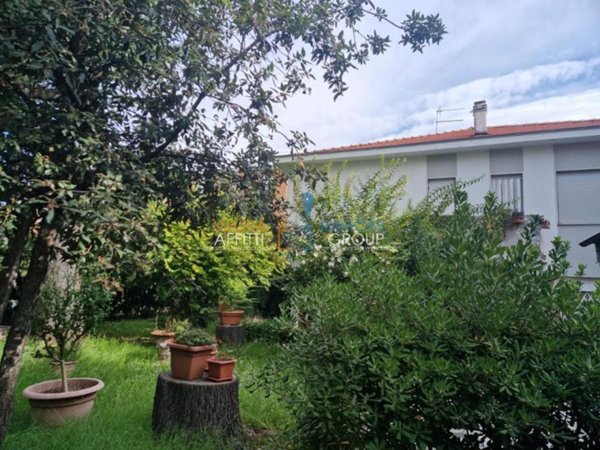 casa indipendente in vendita a Massa