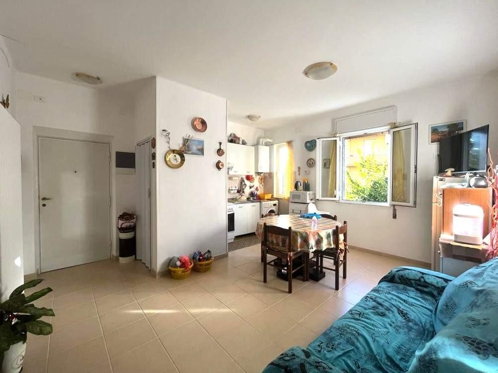 appartamento in vendita a Massa in zona Marina di Massa