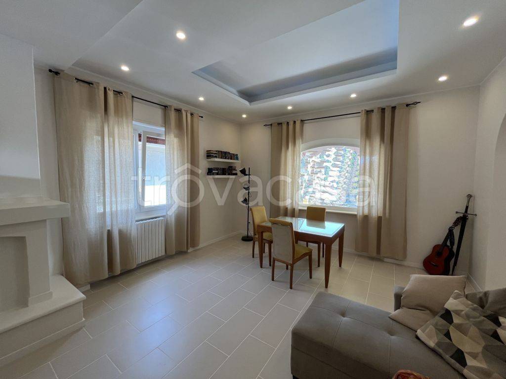 casa indipendente in vendita a Massa in zona Mirteto