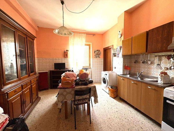 appartamento in vendita a Massa in zona Marina di Massa