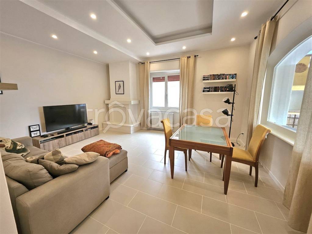 casa indipendente in vendita a Massa in zona Romagnano