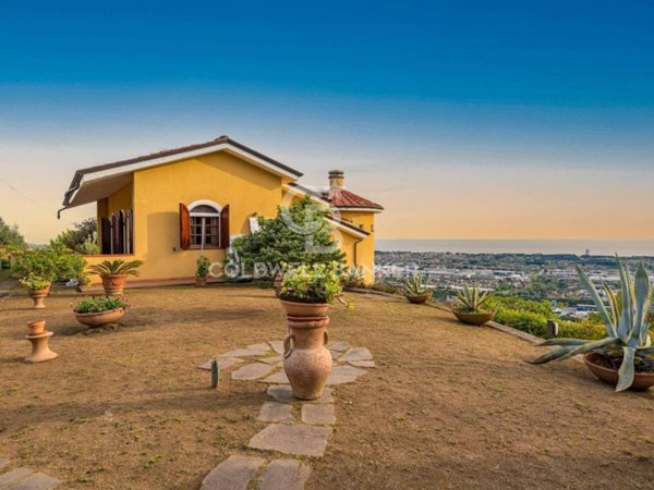 casa indipendente in vendita a Massa in zona Romagnano