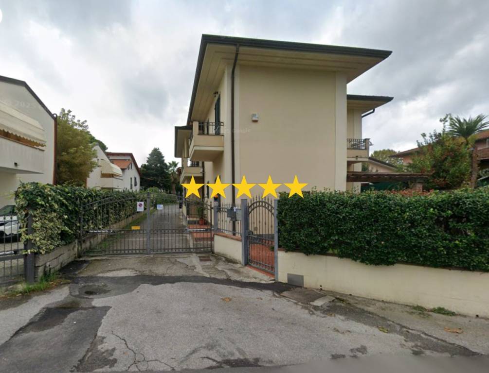 casa indipendente in vendita a Massa in zona Centro Storico