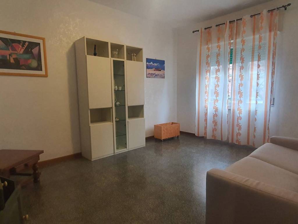 appartamento in vendita a Massa in zona Marina di Massa