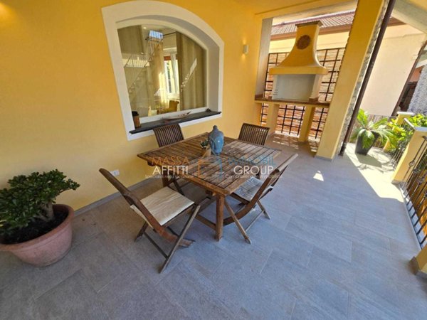 casa indipendente in vendita a Massa in zona Mirteto
