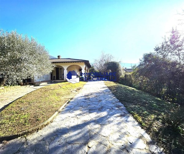 casa indipendente in vendita a Massa