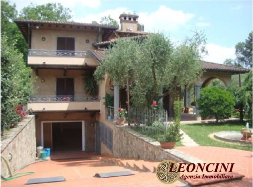 casa indipendente in vendita a Massa