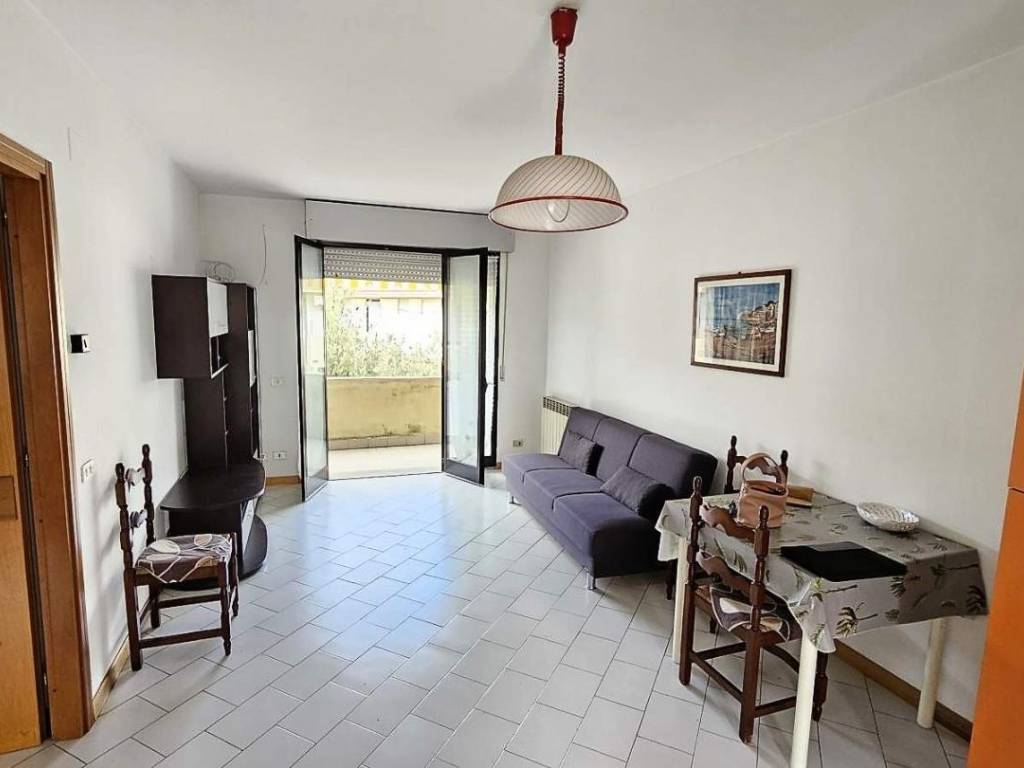 appartamento in vendita a Massa in zona Marina dei Ronchi