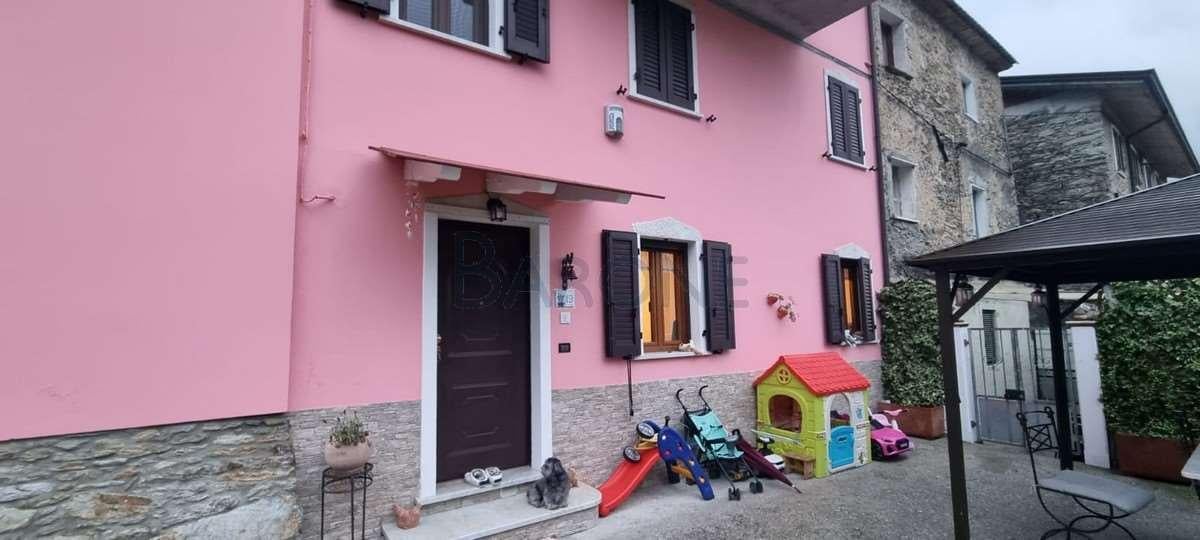 casa indipendente in vendita a Massa in zona Antona