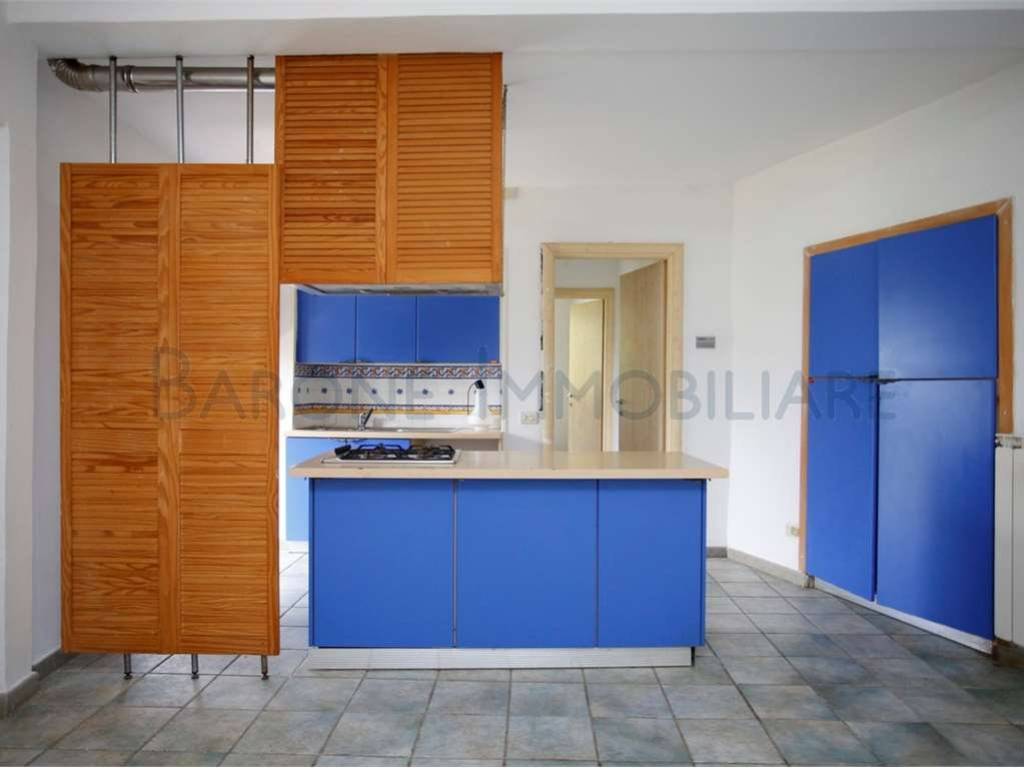 appartamento in vendita a Massa in zona Antona