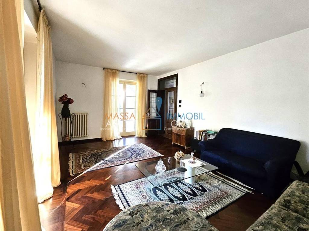 casa indipendente in vendita a Massa in zona Romagnano