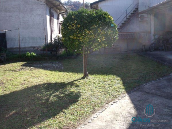 appartamento in vendita a Massa in zona Candia