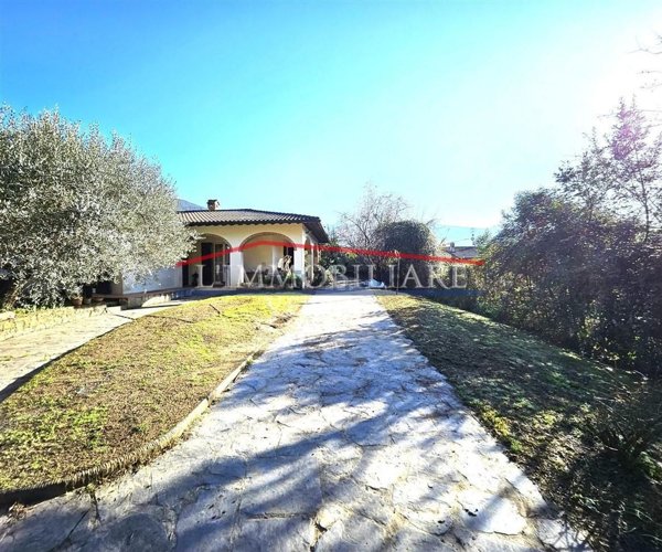 casa indipendente in vendita a Massa
