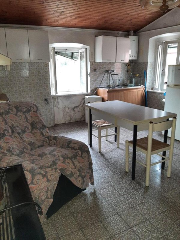 appartamento in vendita a Massa in zona Centro Storico