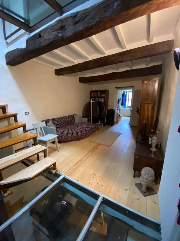 intera palazzina in vendita a Massa in zona Castagnola