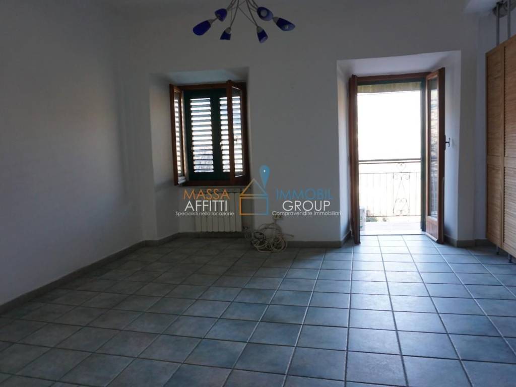 appartamento in vendita a Massa in zona Pariana