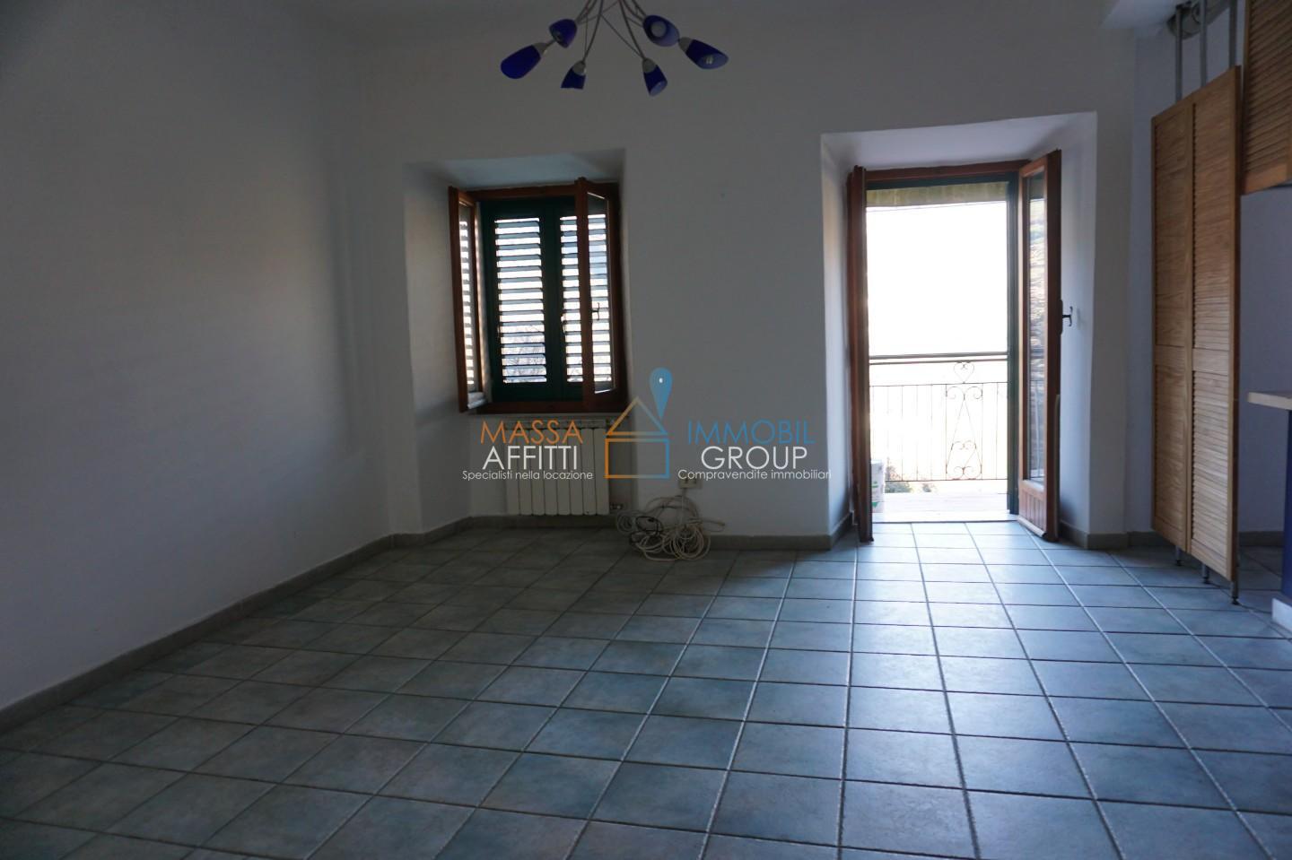 appartamento in vendita a Massa in zona Pariana