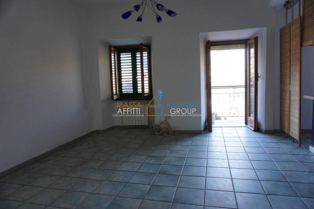 appartamento in vendita a Massa in zona Pariana