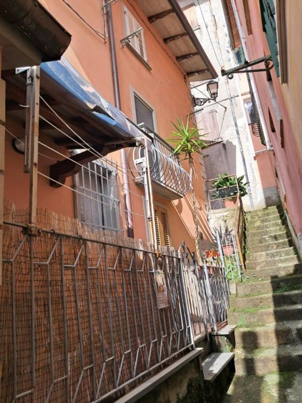 appartamento in vendita a Massa in zona Antona