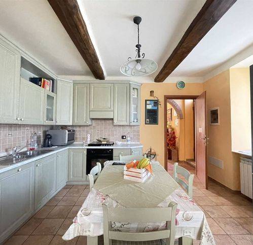 casa indipendente in vendita a Massa in zona Castagnola
