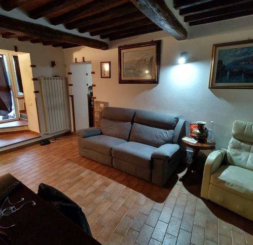 casa indipendente in vendita a Massa