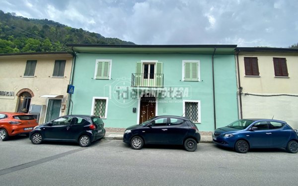 casa indipendente in vendita a Massa in zona Antona