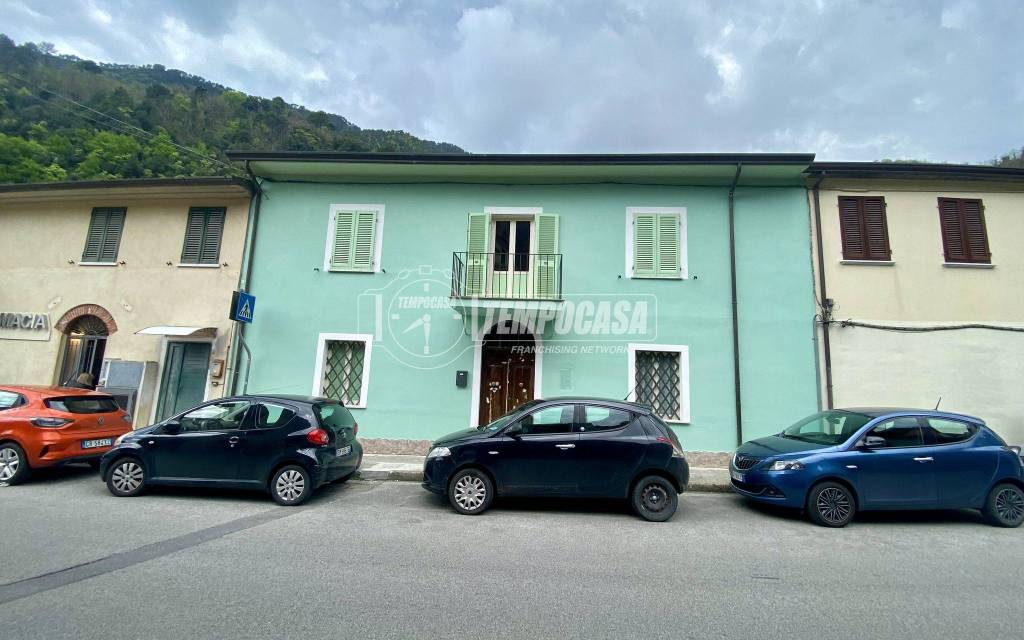 casa indipendente in vendita a Massa in zona Canevara