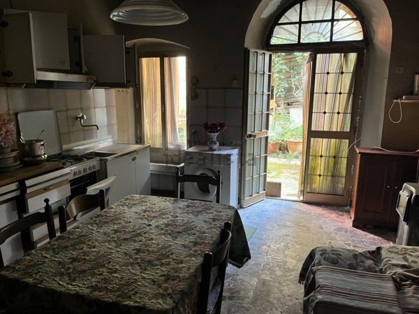 casa indipendente in vendita a Massa