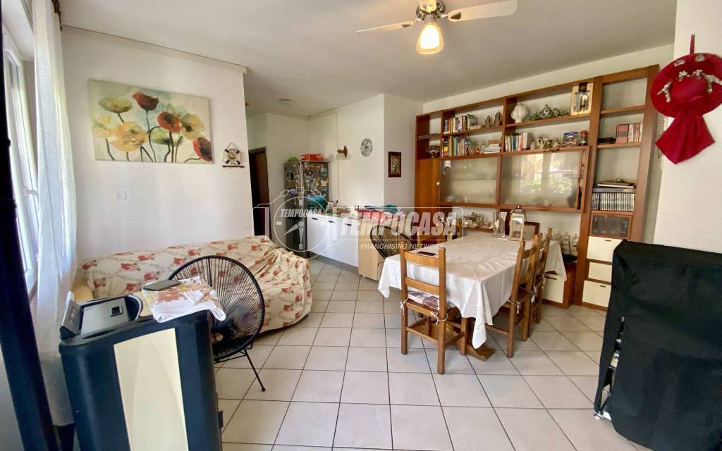 appartamento in vendita a Massa in zona Poveromo