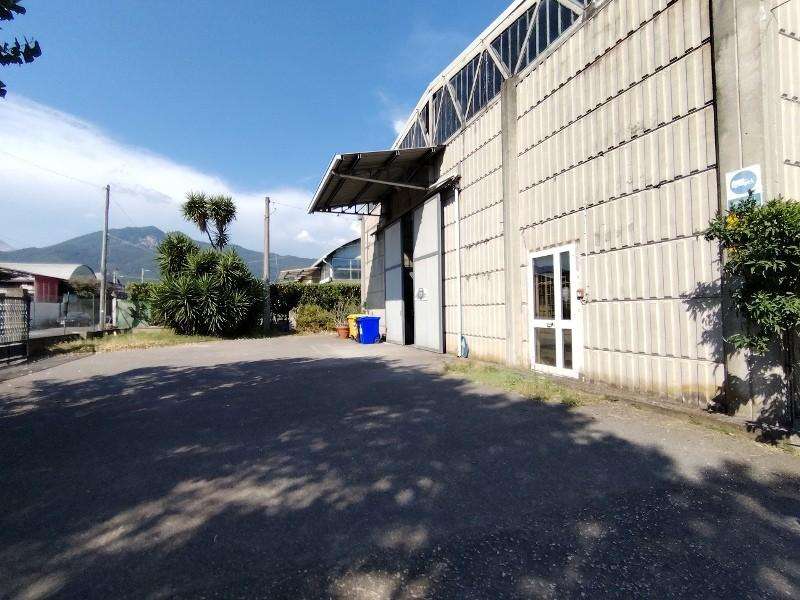 locale di sgombero in vendita a Massa
