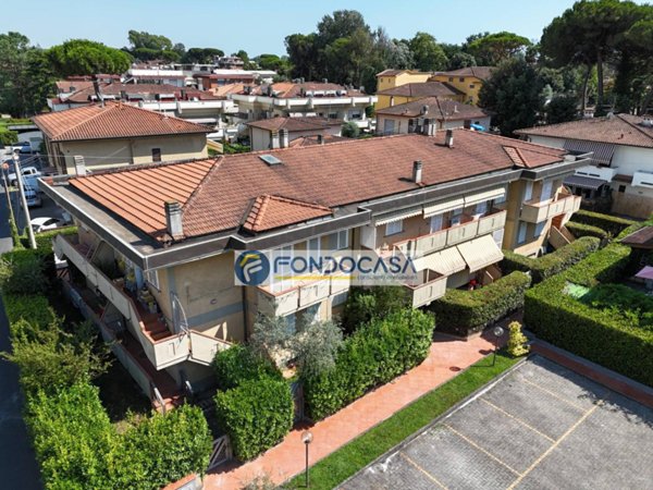 appartamento in vendita a Massa in zona Marina di Massa