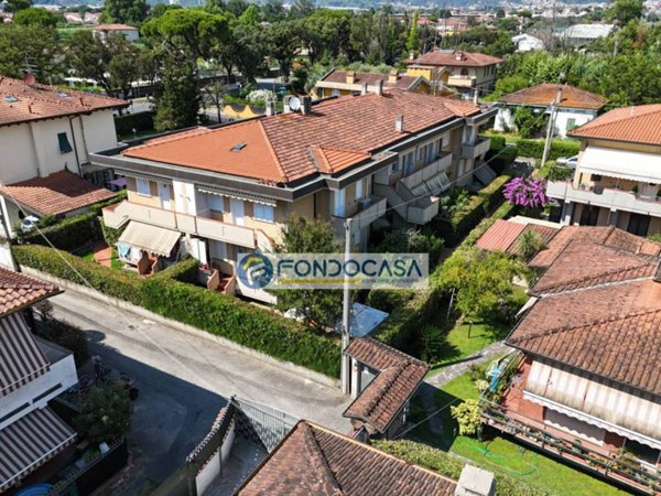 appartamento in vendita a Massa in zona Marina di Massa