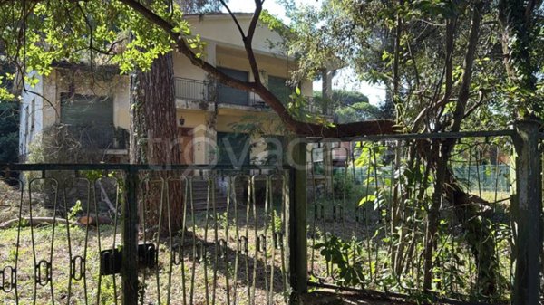 casa indipendente in vendita a Massa in zona Marina dei Ronchi