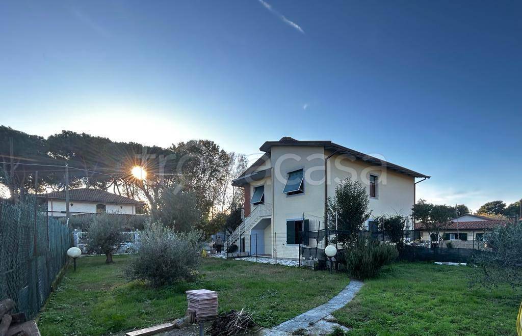 appartamento in vendita a Massa in zona Marina di Massa