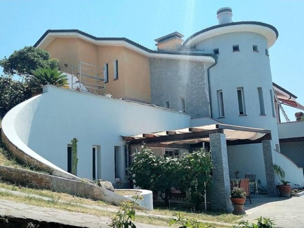 casa indipendente in vendita a Massa in zona Romagnano