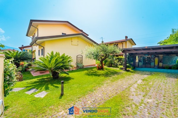 casa indipendente in vendita a Massa in zona Romagnano