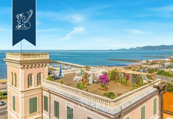casa indipendente in vendita a Massa