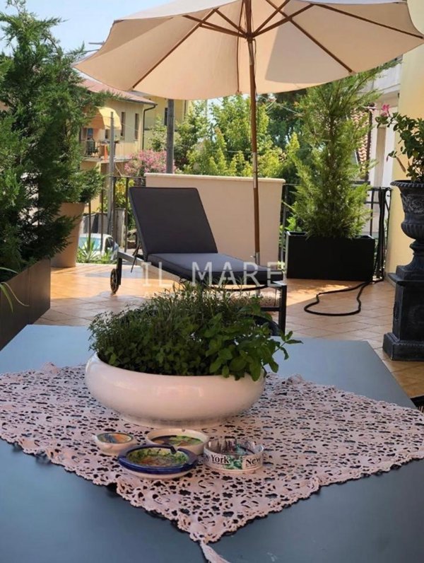 casa indipendente in vendita a Massa in zona Marina di Massa