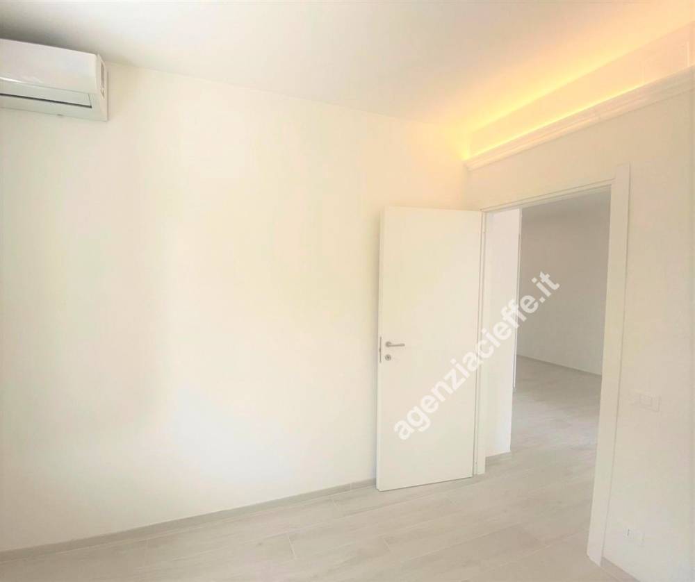 appartamento in vendita a Massa in zona Marina dei Ronchi