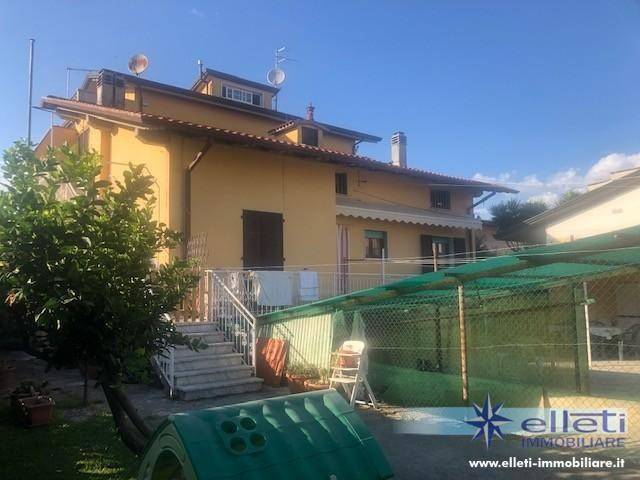 casa indipendente in vendita a Massa in zona Marina di Massa