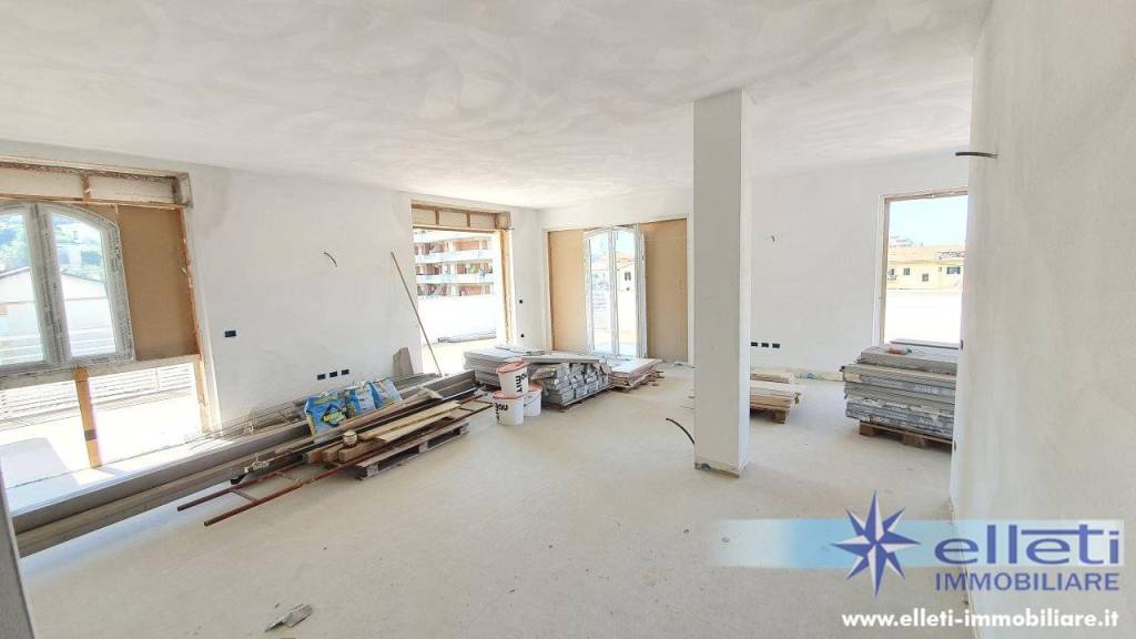 appartamento in vendita a Massa in zona Centro Storico