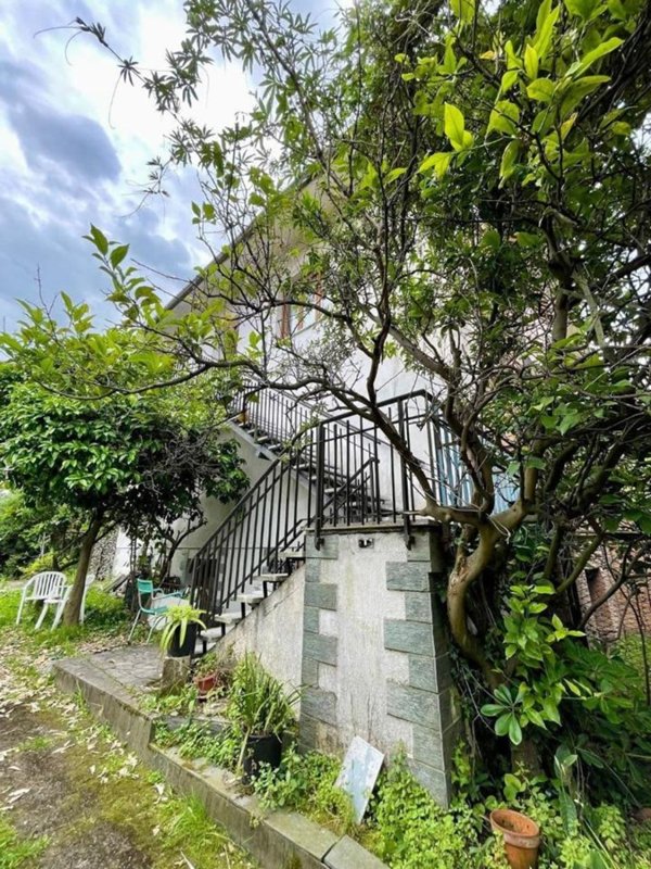 casa indipendente in vendita a Massa